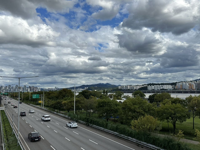 Cityscape and chill vibe of Inchon Hangang Park