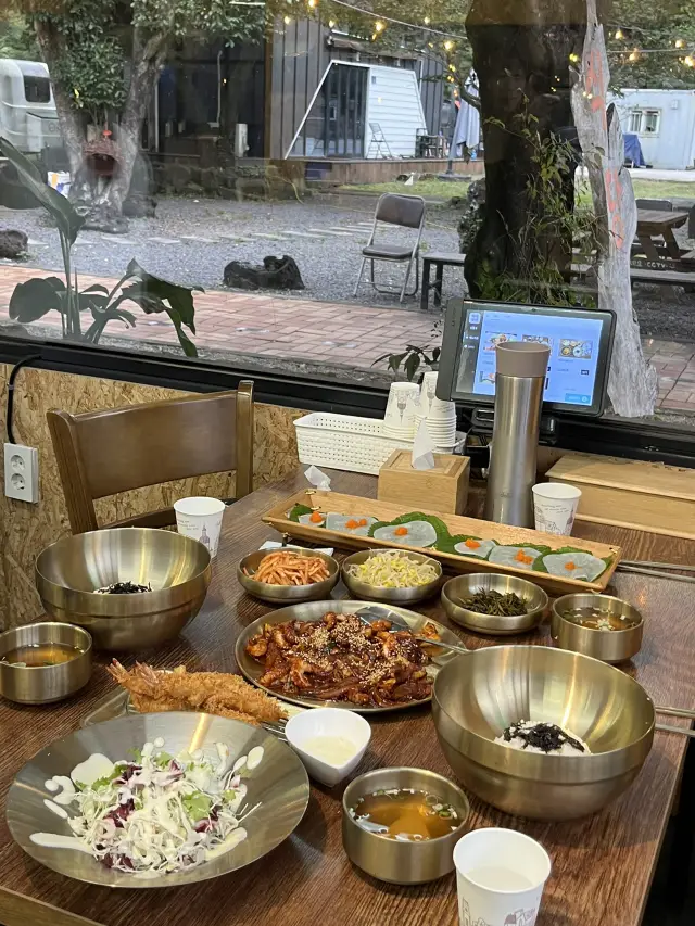 濟州西歸浦乾淨舒適的用餐環境，推薦好吃的章魚料理餐廳