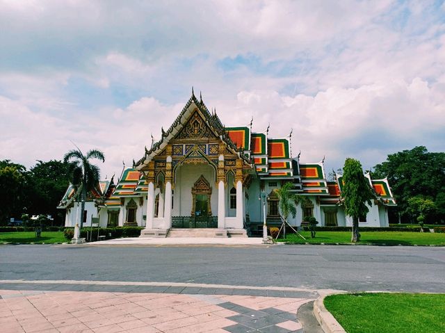 曼谷寺廟景點：Wat Phra Si Mahathat Woramahawihan瑪哈泰寺，適合休息發呆拍照📸打卡
