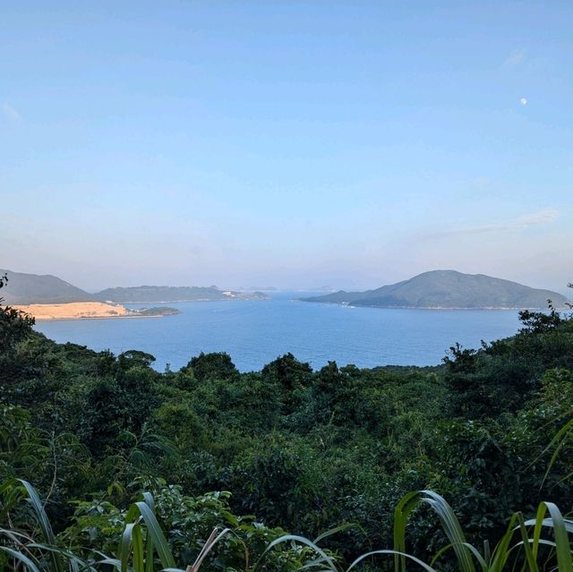 Shek O Beach: Hong Kong’s Hidden Paradise! 🌊🏖️