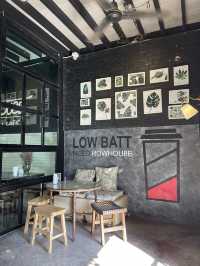 คาเฟ่บรรยากาศดี ถ่ายรูปสวย ที่ Row Hou8e Cafe