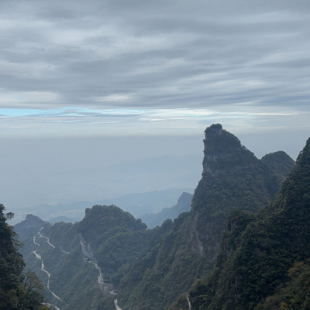 An Unforgettable Adventure: Tianmen Mountain’s 999 Steps and the Glass Walkway 