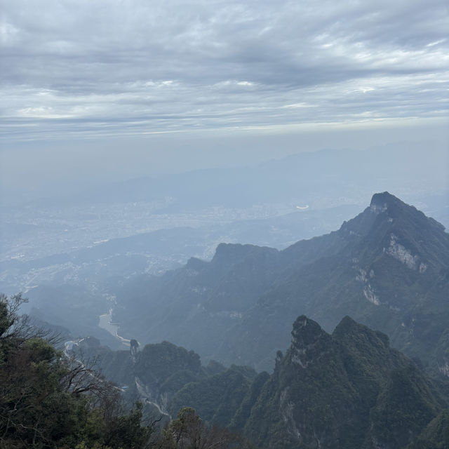 An Unforgettable Adventure: Tianmen Mountain’s 999 Steps and the Glass Walkway 