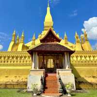 พระธาตุหลวงที่สวย/สำคัญของ สปป.ลาวอายุกว่า 2000 ปี