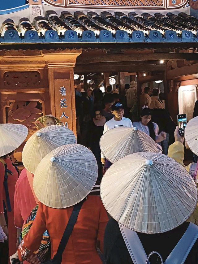 CHARMING OLD TOWN IN HOI-AN 😍