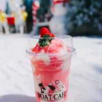 หิมะตกแล้วที่ โบ๊ทคาเฟ่ บางปะหัน