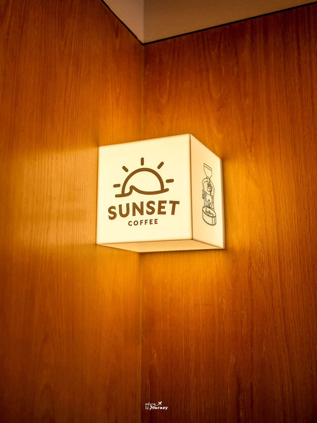 Sunset Coffee Roaster ค่าเฟ่ไวบ์ดีเจริญกรุง☕️🏚️