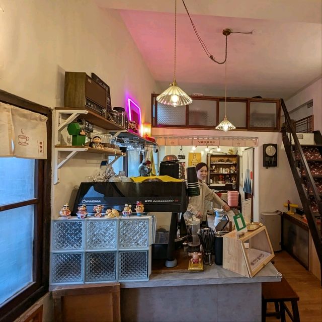小巷中的小巷、老宅中的一戶，很有味道的：巧閣樓珈琲店小さなロフト