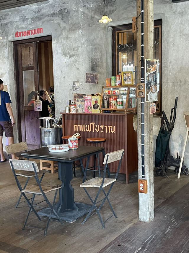 หลานเอก คอฟฟี่เฮาส์ - Laan Ek Coffeehouse
