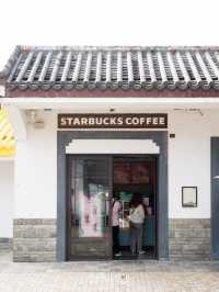 เดินถ่ายรูปที่ Ngong Ping Village 