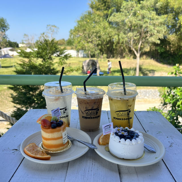 สวนแววอรุณ คาเฟ่  ร้านอาหาร ที่พัก