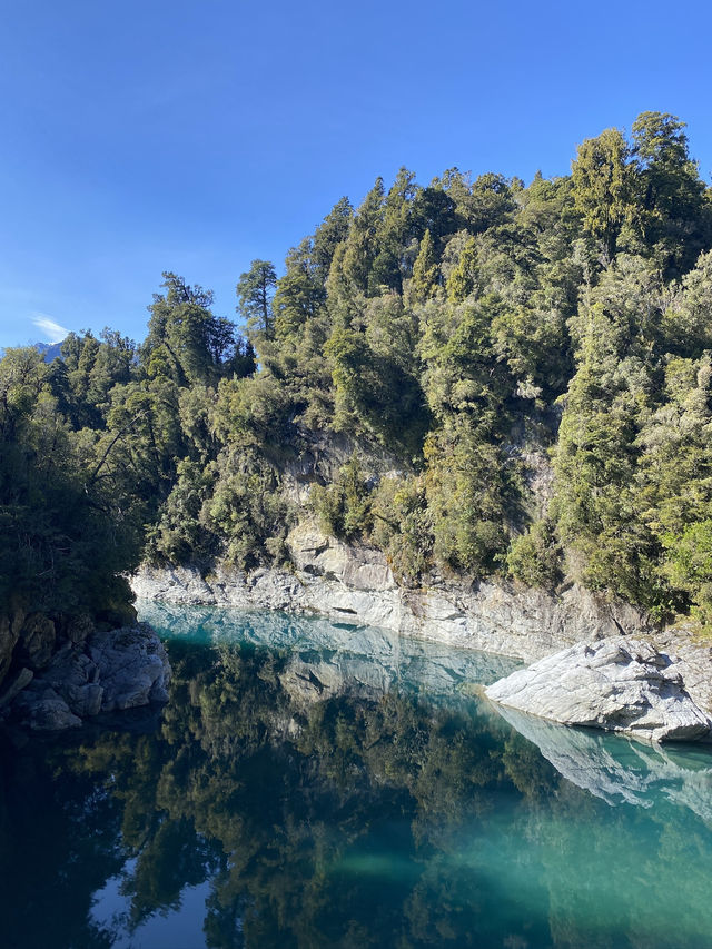 Hokitika Gorge: A Hidden Oasis of Turquoise Beauty and Wild Nature