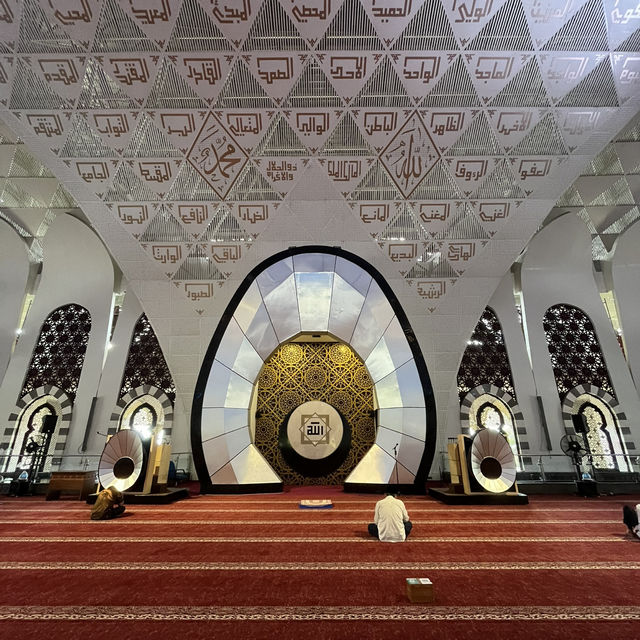 Magnificent building of Masjid Raya Sumatera Barat, Indonesia 🇮🇩