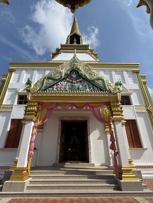 วัดแหลมสัก จ.กระบี่ วัดสวยวิวทะเล