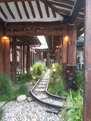 📍 익선동 한옥거리, 감성 가득한 서울 속 작은 여행 🚂🍦