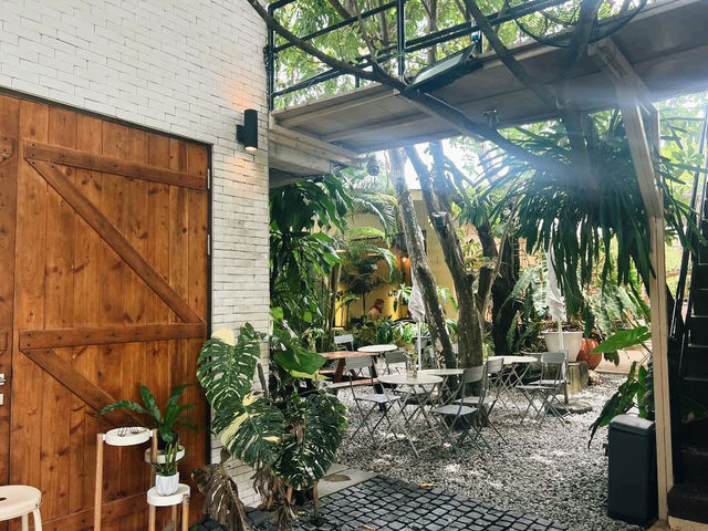 Altitude Cafe in Bang Phra