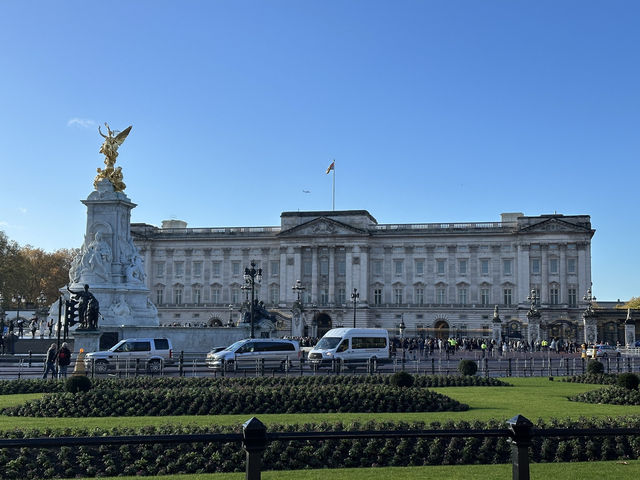 Buckingham Palace: A Royal Experience in the Heart of London