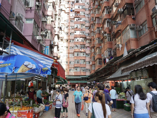 Stacked to the Sky: Experiencing the Density of Hong Kong’s Monster Building