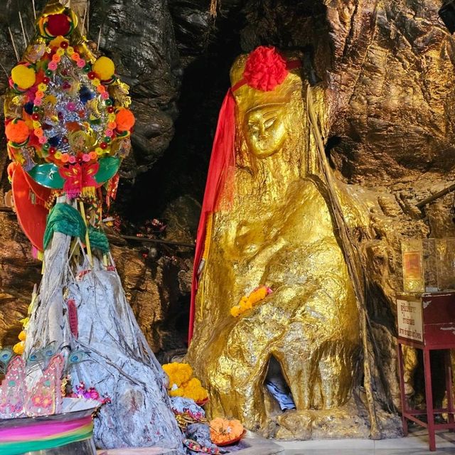 ศาลเจ้าพ่อเขาใหญ่  พิกัดขอพรความรัก เกาะสีชัง