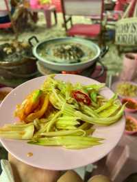 เม็ดทรายหมูกระทะ ริมทะเลเสม็ด ระยอง