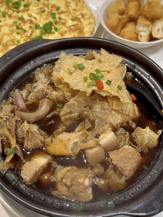 Restoran Ah Peng's Herbal Pork Bone Soup: A Must-Try on Your JB Trip
