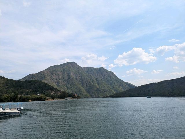 バルボナ村からシュコダルへのフェリー