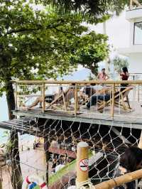 เสื่อผืนหมอนใบ คาเฟ่ริมทะเลภูเก็ต นั่งชิลรับลมทะเล