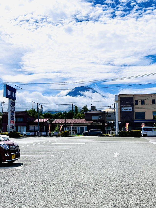 “Timeless Streets of Fujiyoshida: Where Tradition Meets the Majesty of Mount Fuji”