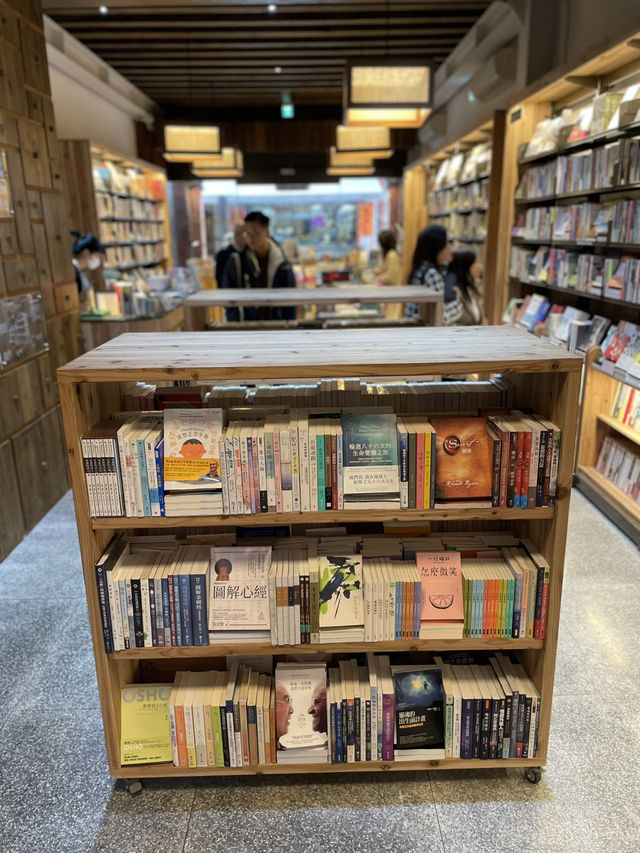 Kuo’s Astral Bookshop: Your Next Bookstop on Dihua Lane