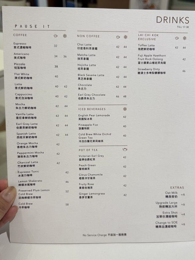 白色主題餐廳的驚喜，拉花品味，藝術嘅結合