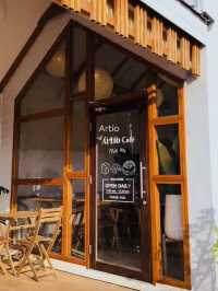 คาเฟ่สุดมินิมอล บรรยากาศอบอุ่น ที่ Artio Cafe