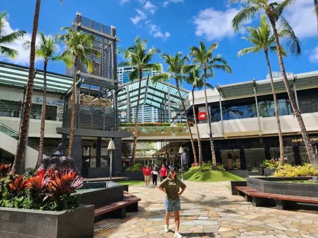 Ala Moana Center: A Shopping and Gourmet Paradise in Hawaii
