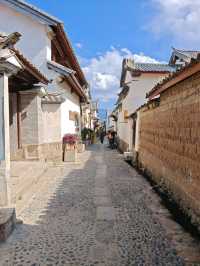 Stroll around beautiful Jianchuan Ancient Town