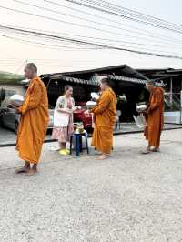 แพลนสงกรานต์เที่ยวสะพานมอญตักบาตรยามเช้า 