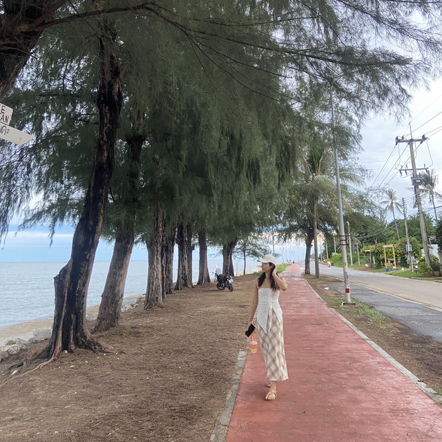 หนีร้อนไปเที่ยว ทะเล ปราณบุรี แสนสงบ