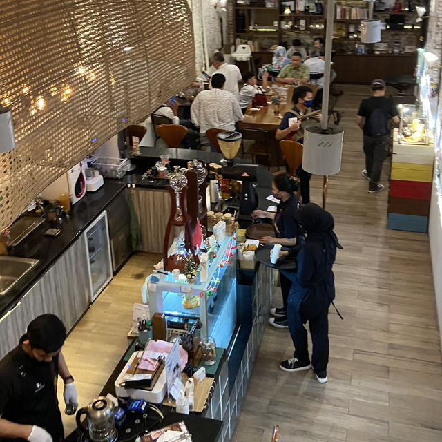 Discover the local through Acaraki Cafe