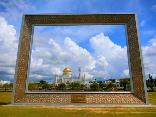 【ブルネイ】湖畔に映る豪華モスク🕌