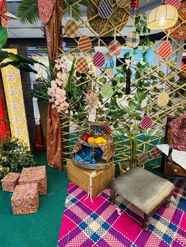 Raya Raya, Full of Colour & Joy!
