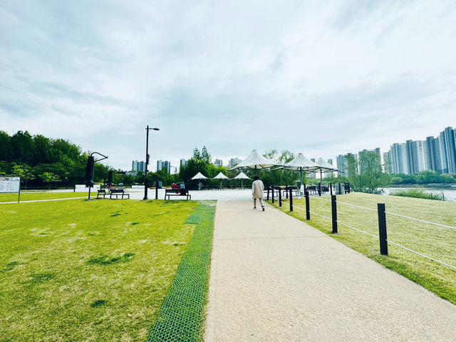 A Plaza for Every Pace