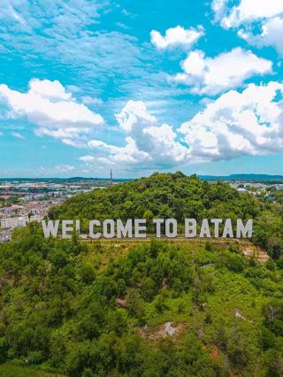 🗺️ Beyond the Ferry: Discover the Colorful Charms of Batam City! 🌆✨