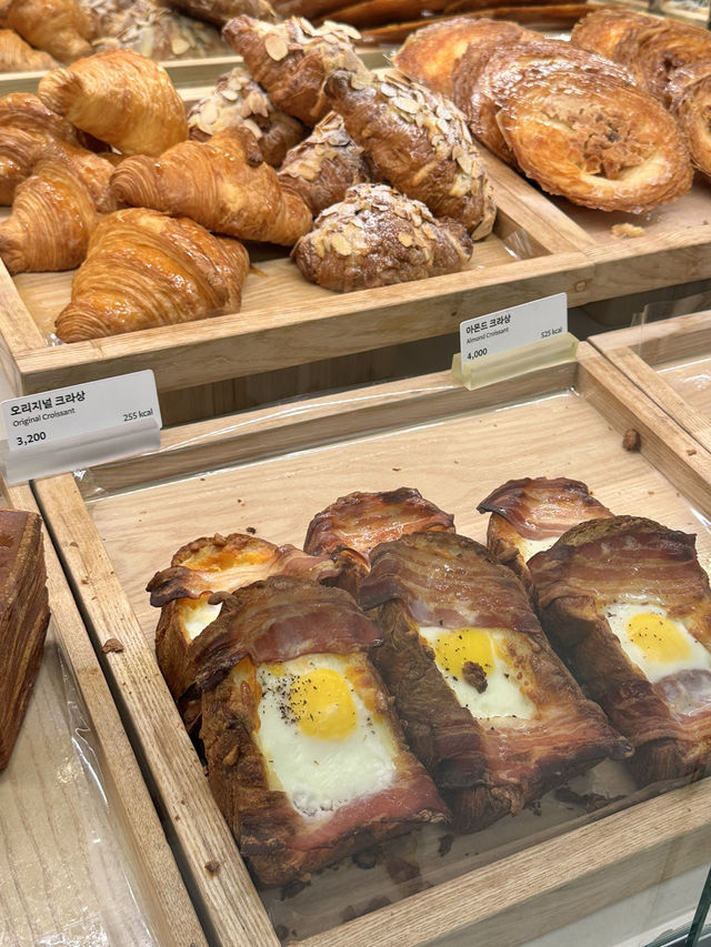 빵맛이 남다른 이유? 강남역 뚜레주르 신매장 탐방 -강남-