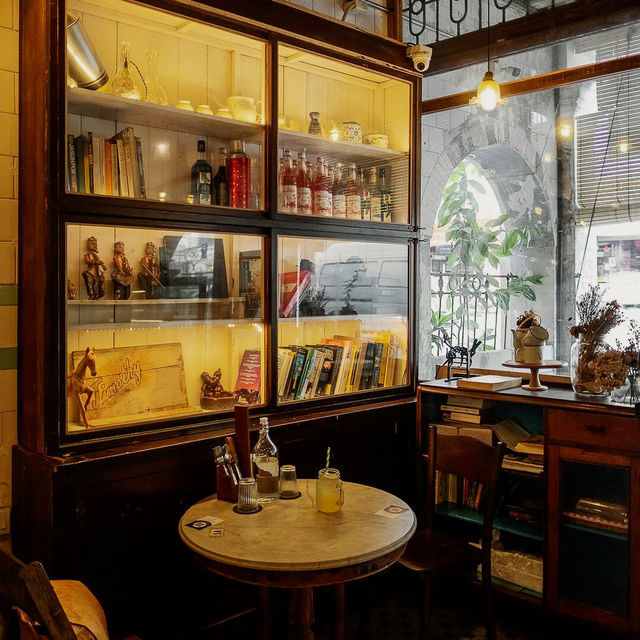 Timeless Comfort at Timothy Cafe