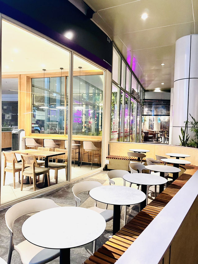 Bold Brews & Chill Vibes at The Coffee Bean & Tea Leaf