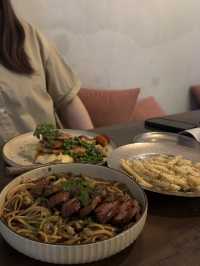 Wooden Wagon: Where Western Cravings Take the Wheel