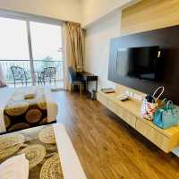 Emerald Serenity: A Haven of Luxury and Tranquility