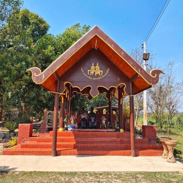 สัตยาธิษฐานสามพญา ณ ริมฝั่งแม่น้ำอิง เมืองภูกามยาว