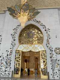 A Peaceful Walk in Abu Dhabi – Marble, Light & Quiet Grandeur