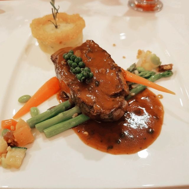 Dining in Motion on the Saigon River