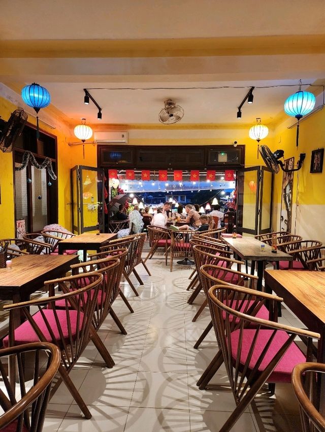 【ホイアン/ベトナム】2階から見える景色が最高なBar