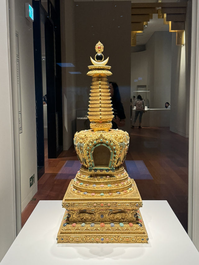 【香港】 故宮又有新展覽3：輪換最新藏品：新龍袍、自來鐘！